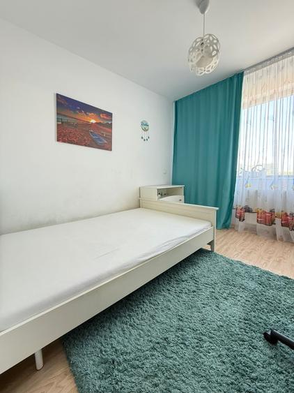 Apartament cu 3 camere semidecomandat în Metalurgiei