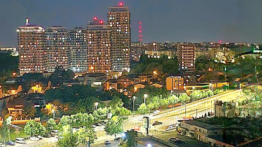 Apartament cu 4 camere decomandat în Mihai Bravu