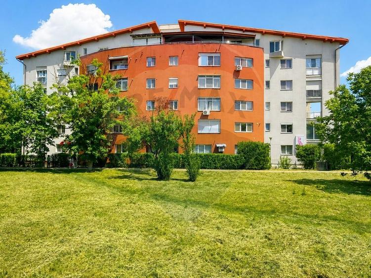 Apartament cu 3 camere decomandat, mobilat în Central