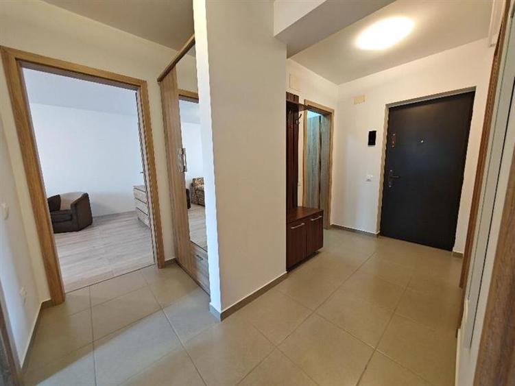 Apartament cu 2 camere decomandat, mobilat în Tractorul