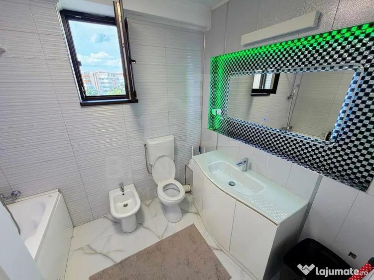 Apartament cu 5 camere decomandat în Craiovița Nouă