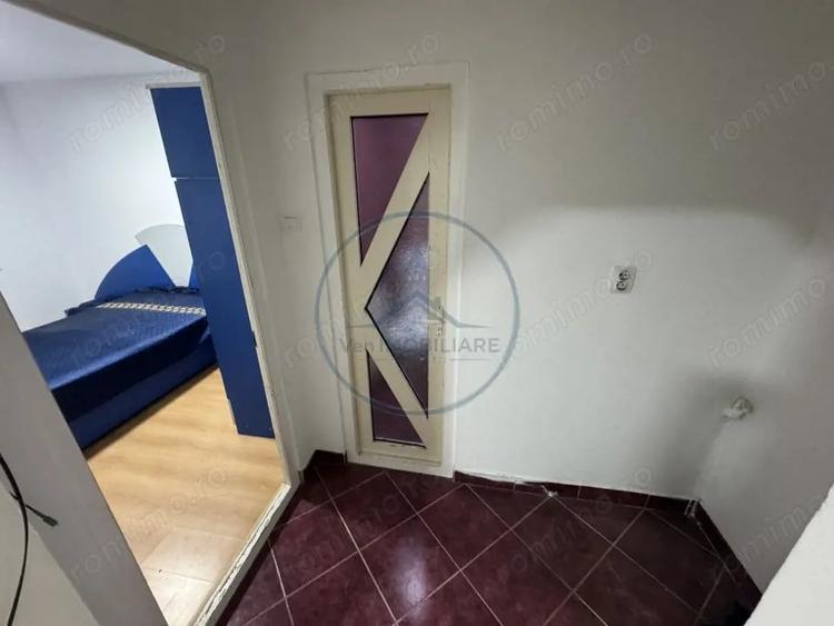 Apartament cu 3 camere semidecomandat în Sud