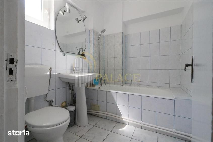 Apartament cu 3 camere decomandat în Hala Centrală