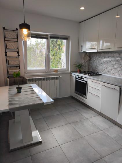 Apartament cu 3 camere decomandat în Politehnica