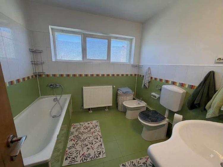 Casă individuală cu 5 camere cu Canalizare în Ronaț