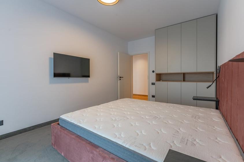 Apartament cu 4 camere decomandat, mobilat în Central