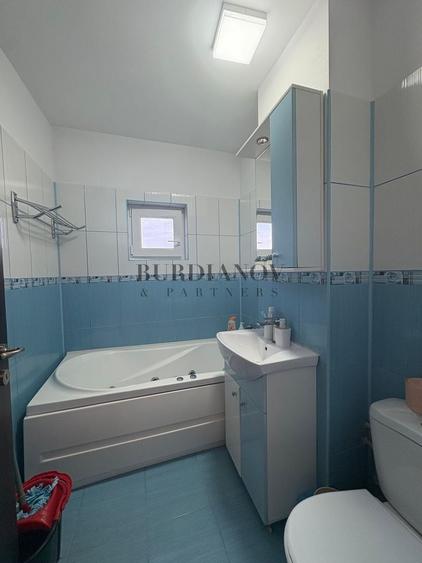 Apartament cu 3 camere decomandat în Drumul Taberei