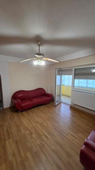Apartament cu 3 camere semidecomandat, mobilat în Micro 16