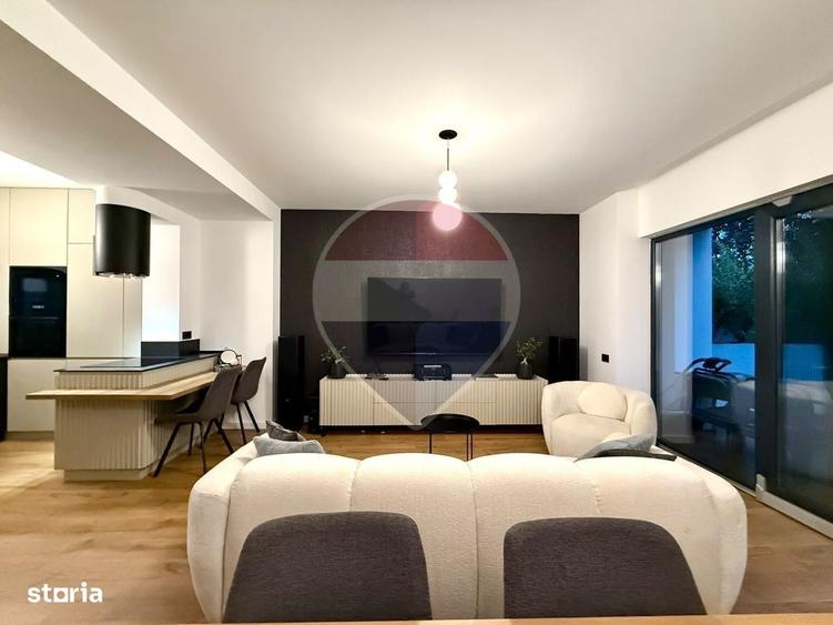 Casă cu 4 camere în Palazu Mare