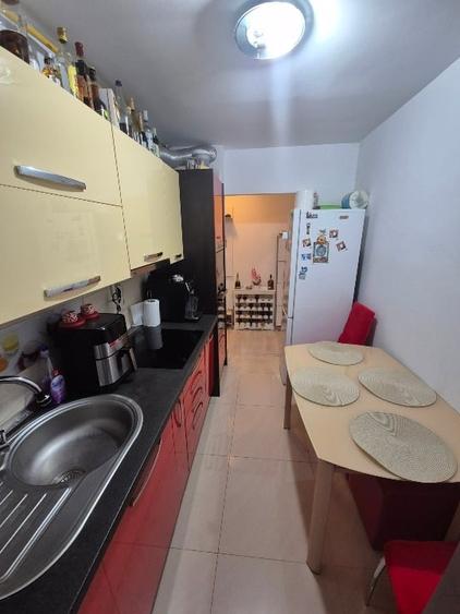 Apartament cu 3 camere decomandat, mobilat în Noua