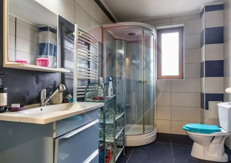 Casă cu 6 camere cu Teren 1007 Mp în Central