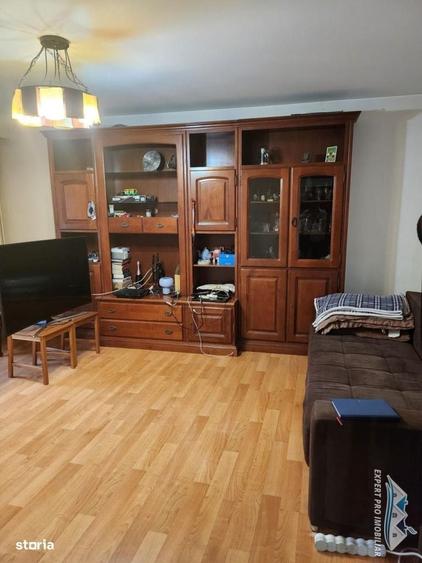 Apartament cu 3 camere decomandat în Drumul Sării