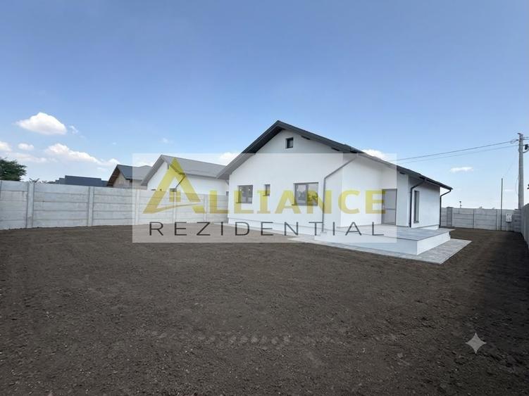 Casă individuală cu 4 camere decomandat cu Canalizare în Berceni