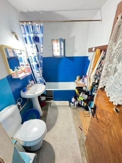 Apartament cu 3 camere decomandat în Nicolina