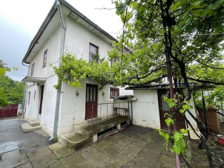 Casă cu 3 camere în Central