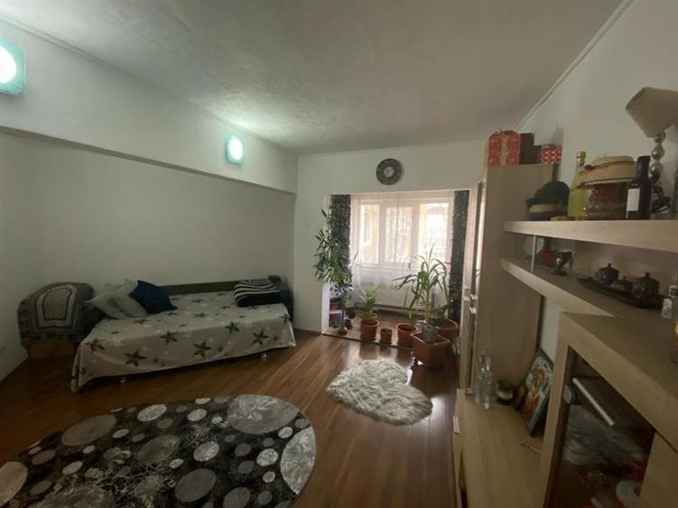 Apartament cu 2 camere decomandat, mobilat în Sud