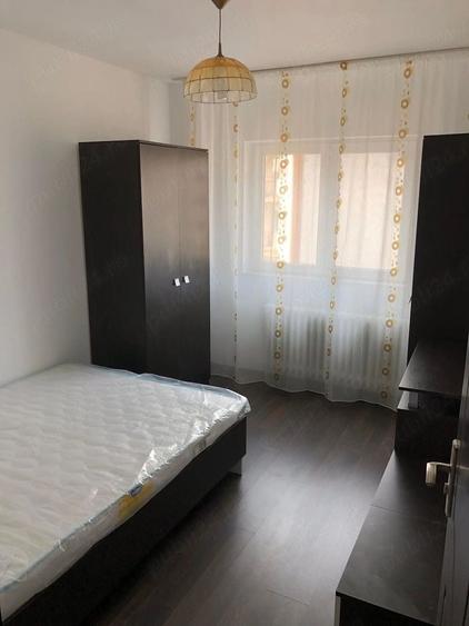 Apartament cu 4 camere decomandat, mobilat în Tineretului