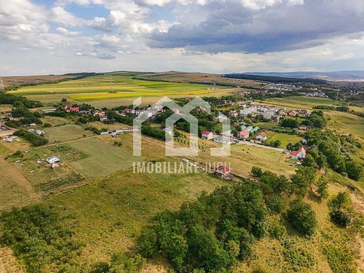 Teren de 1900 mp, în Jucu