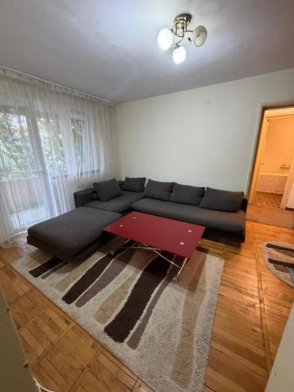 Apartament cu 2 camere semidecomandat, mobilat în 1 Mai