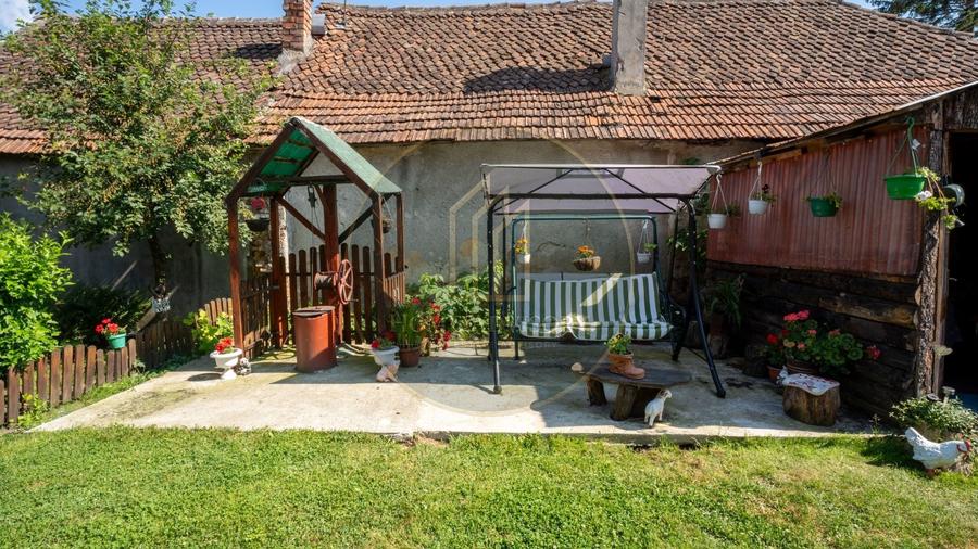 Casă individuală cu 5 camere cu Canalizare în Rotbav