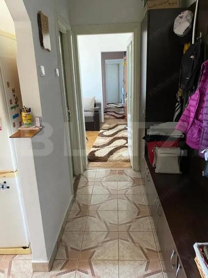 Apartament cu 3 camere semidecomandat, mobilat în Botizului