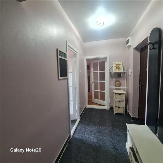 Apartament cu 2 camere decomandat, mobilat în P-ța Spitalului