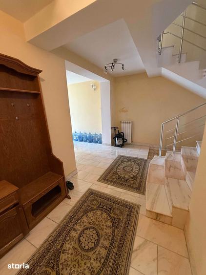 Casă cu 5 camere cu Teren 280 Mp în Central