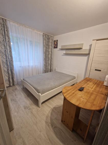 Apartament cu 3 camere, etaj 1/4, zona Mircea cel Batran - 1