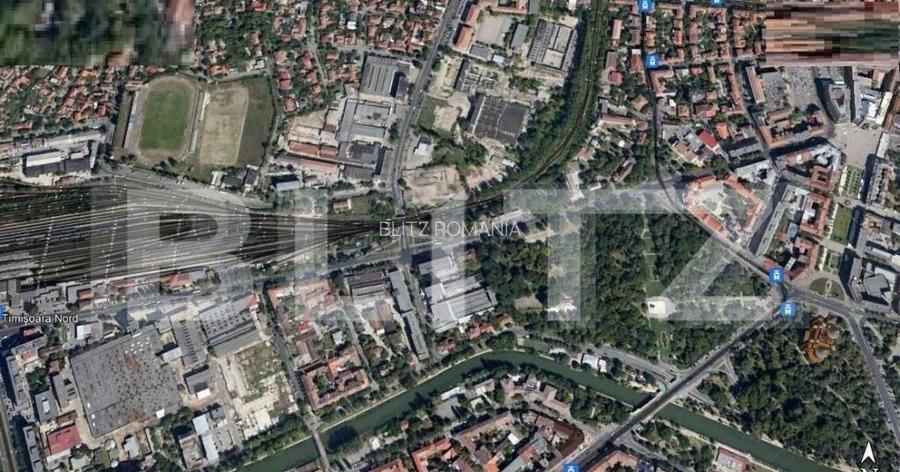 Cladire istorica cu suprafa?a utila de 1500 mp ?i tere