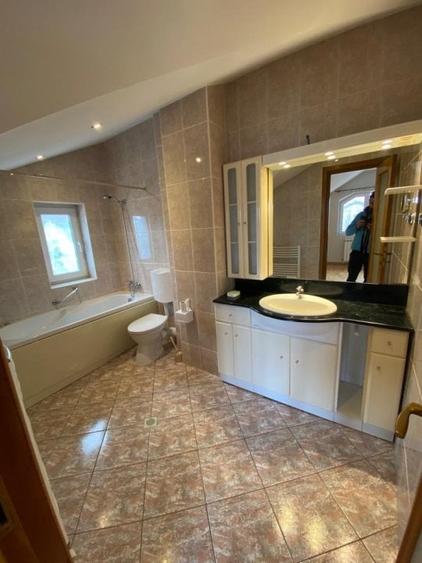 Vilă familială frumoasă &icirc;n zonă foarte bună - 6