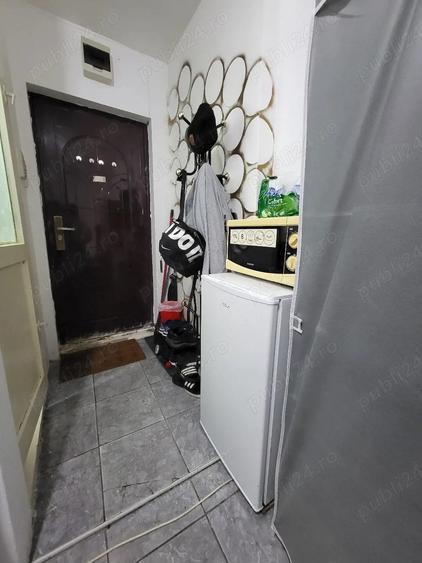Proprietar, inchiriez garsoniera la parter pe Ofcea10 in Complexul studentesc incepand cu 1 martie. - 2
