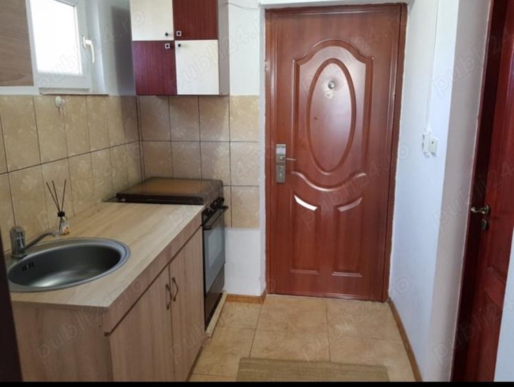 Garsonieră zona Far mobilată utilată 22 mp - 2