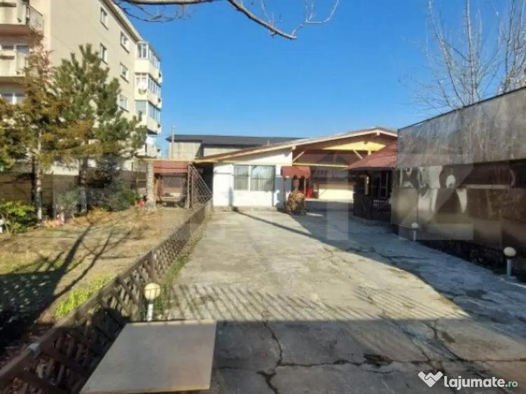 Spatiu Comercial cu 2 camere+beci, teren 400mp - 1