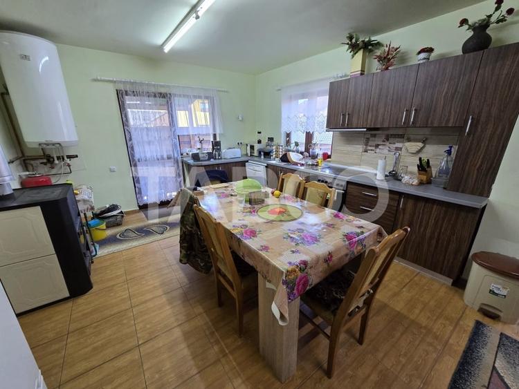 Casa de vanzare cu 6 camere 2 parcari curte libera 200 mp in Selimbar - 16