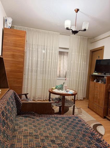 Vand garsoniera in Rm Sarat - 3