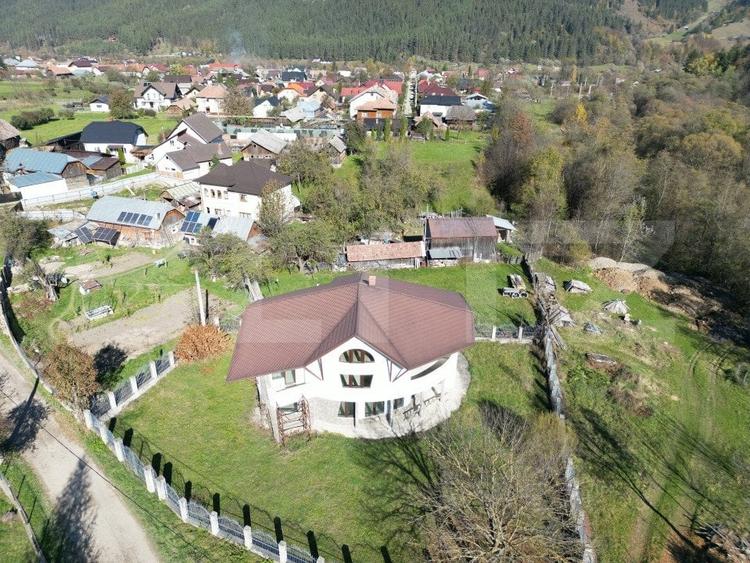 Casă individuală cu 5 camere cu Canalizare în Câmpulung Moldovenesc