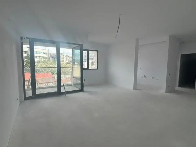 Apartament cu 2 camere decomandat în Decebal