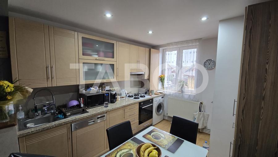 Apartament de vanzare decomandat 64mp 3 camere si balcon Turnisor - 2