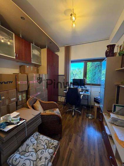 Apartament cu 3 camere semidecomandat, mobilat în Central