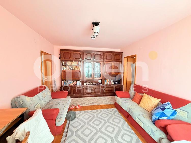 Apartament cu 3 camere semidecomandat, mobilat în Săsar
