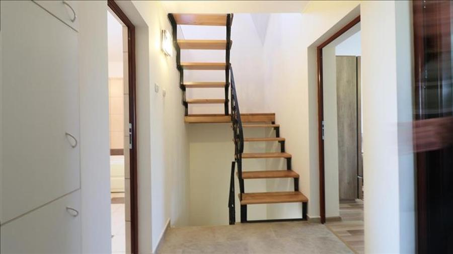 Casa deosebita in V.Lupului - 17