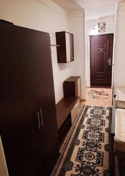 Garsoniera, etajul 3/4, zona Podu Ros - 1