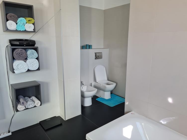 Ap. lux,4 cam.s.totala. 247mp utili ,pe tot etajul 1 ,+camera la mansarda 21mp! - 16