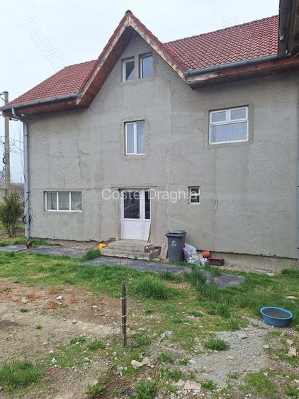 Casa P+1+M, 210mp,compusa din 9 Dormitoare, 3 bai, bucatarie neterminata + 900mp