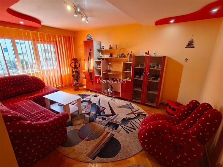 Apartament 4 camere decomandat 2 bai pivnita zona Turnisor