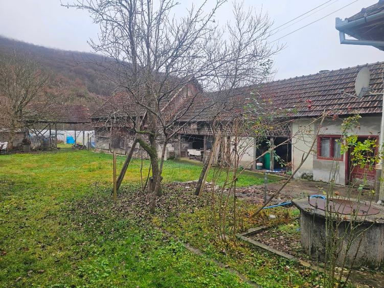 Casă 4 camere cu teren generos de 1400 mp - 2