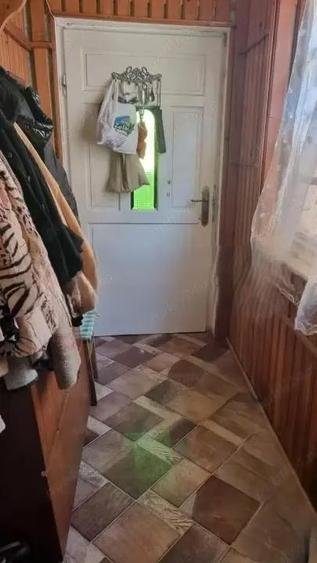 Casa de vanzare cu 4 camere in zona 14 Mai - 8