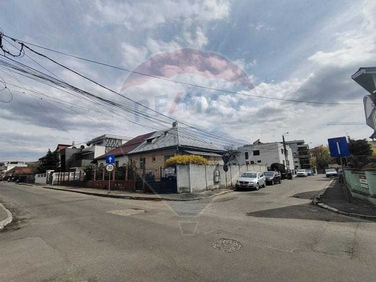 Comision 0% – Casa ultracentrala, liniștita, cu garaj - 1