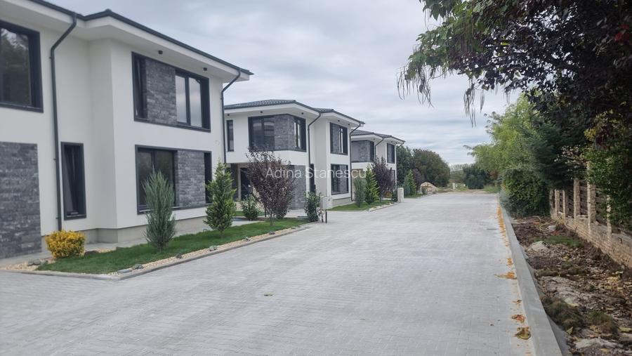 Complex rezidential cu 7 vile langa Laguna Albastra