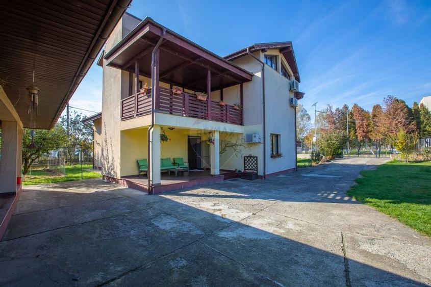 Vilă cu 7 camere de vânzare în zona Centrală Orașul  BUHUȘI - 42